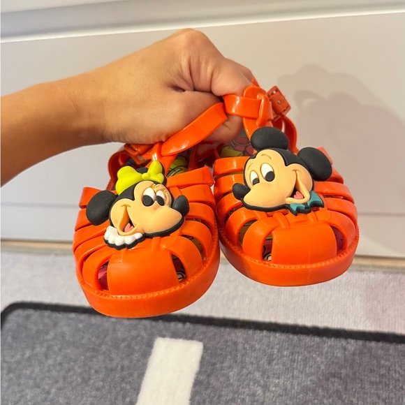 Mini Melissa Red Sandals with Mickey and Minnie - Picture 6 of 6